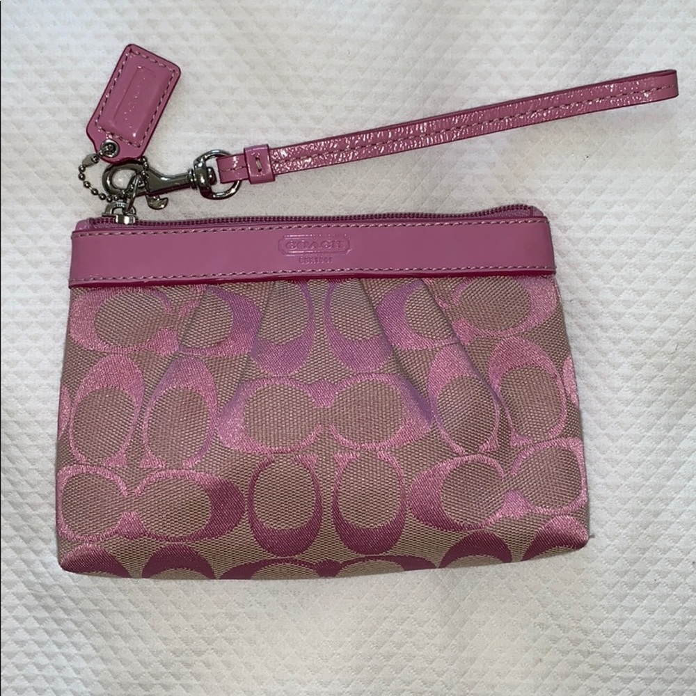 Coach Wristlet pink